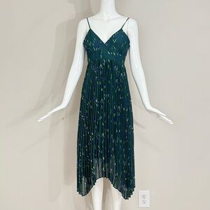 NWT UNIQLO Pleated Camisole Green Dress, Abstract Print Size Small